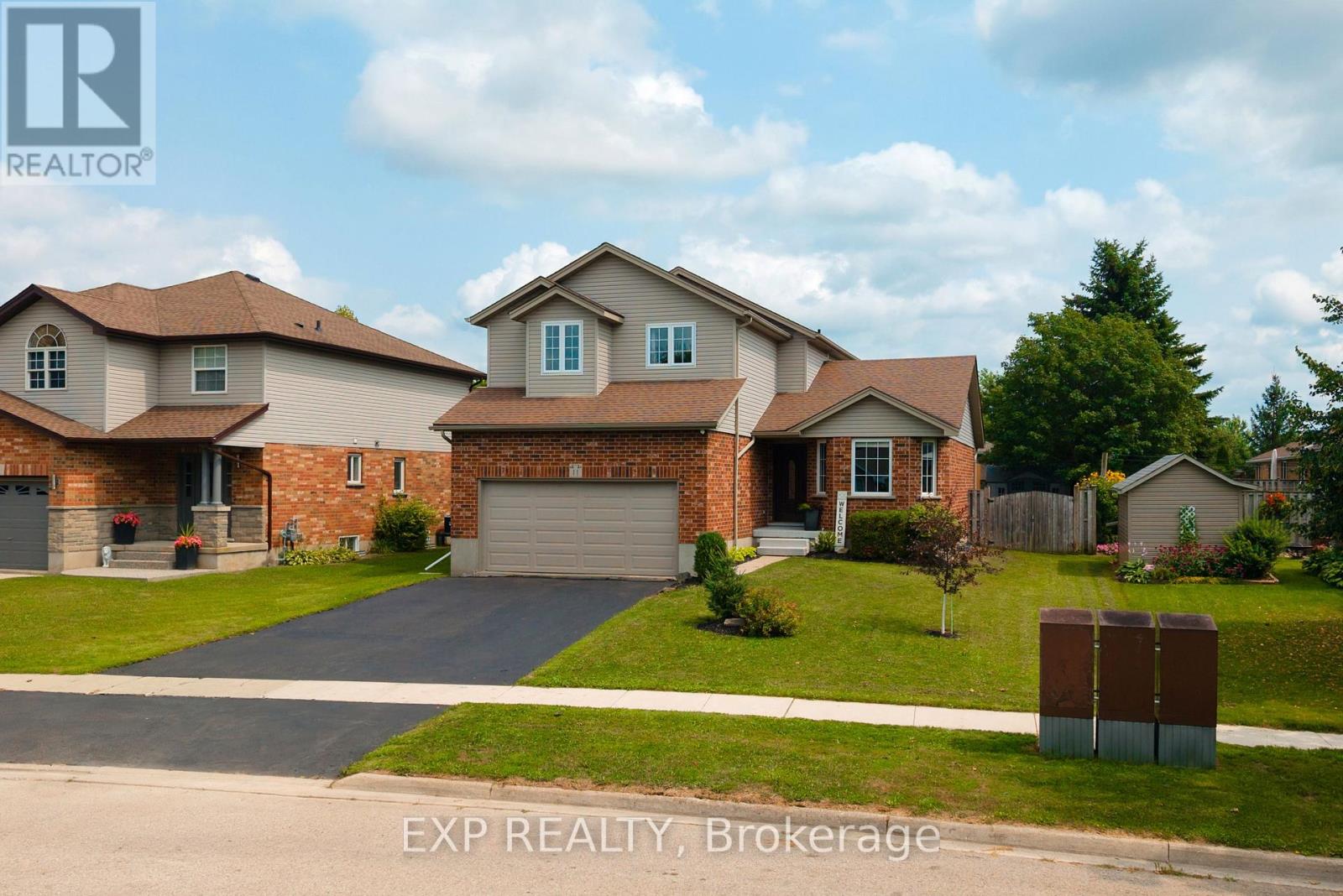 11 MAPLE STREET, Mapleton, Ontario