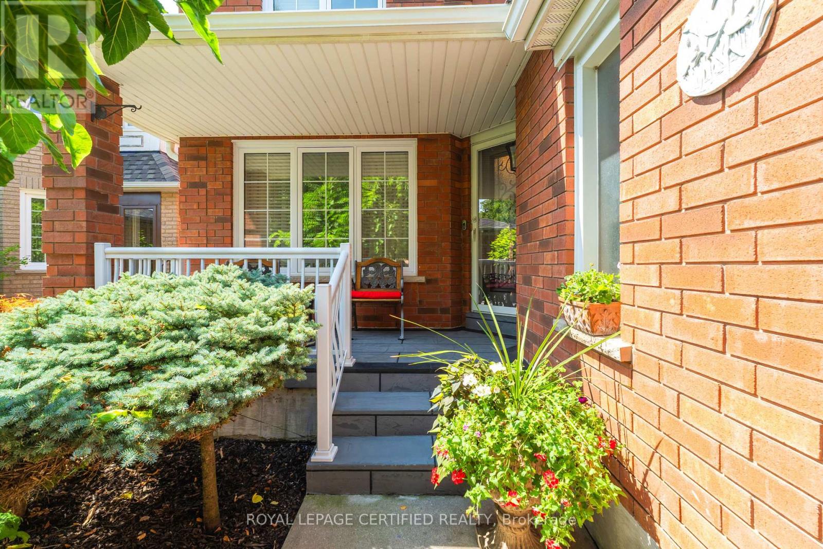 84 Softneedle Avenue, Brampton, Ontario  L6R 1L2 - Photo 2 - W13674616