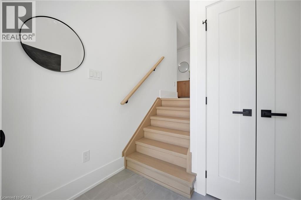 1379 Christina Court, Burlington, Ontario  L7P 2V8 - Photo 3 - 40855745