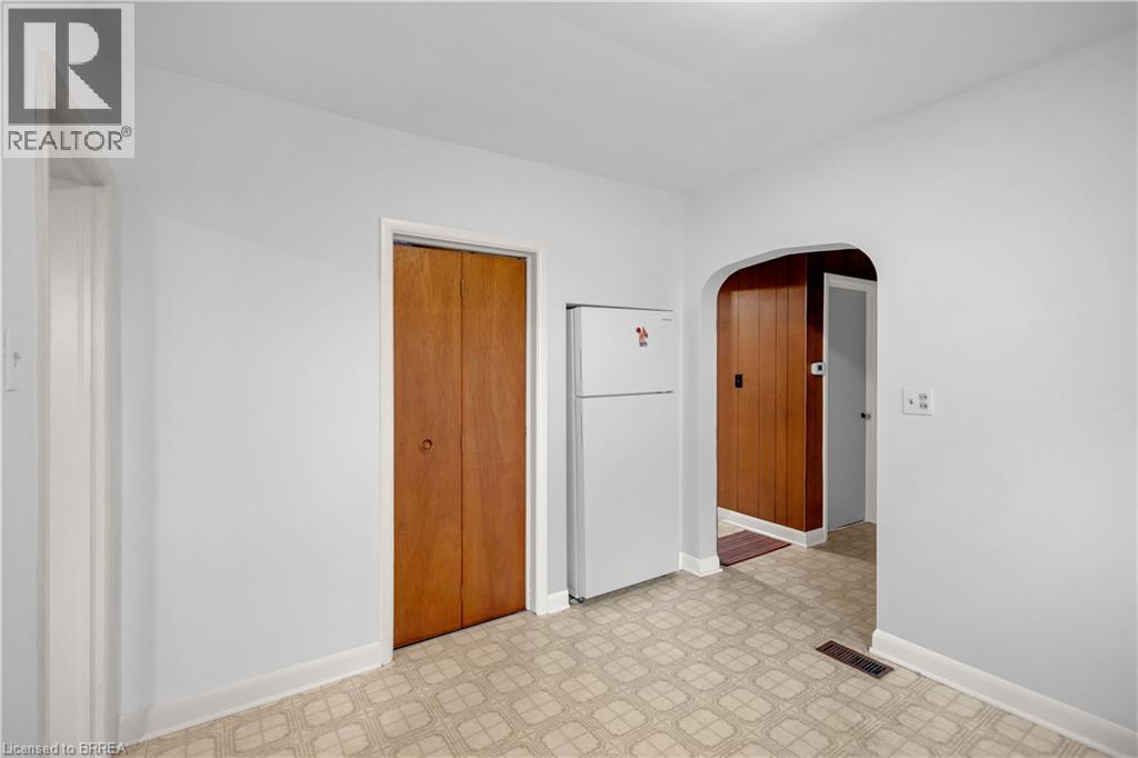 1097 Colborne Street W, Brantford, Ontario  N3T 5L7 - Photo 11 - 40855004