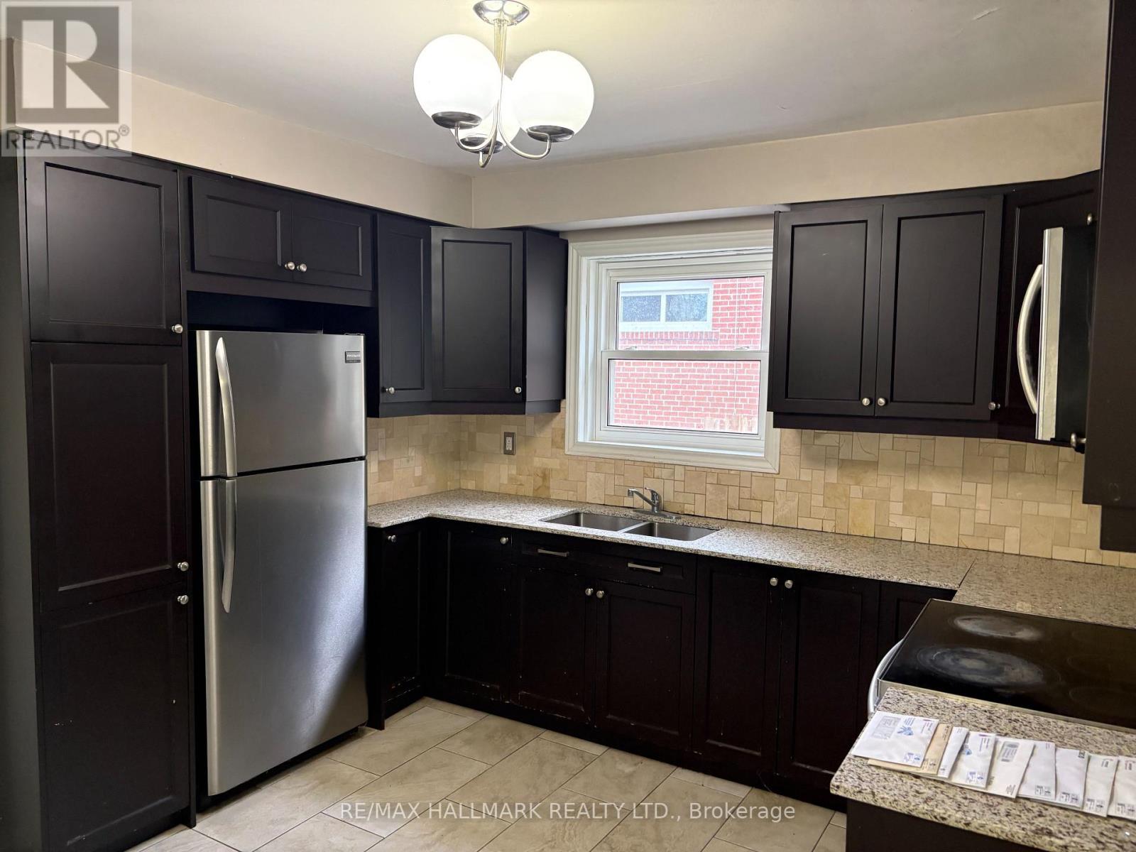 64 Dale Avenue, Toronto, Ontario M1J 3J5 - Photo 2 - E13674692