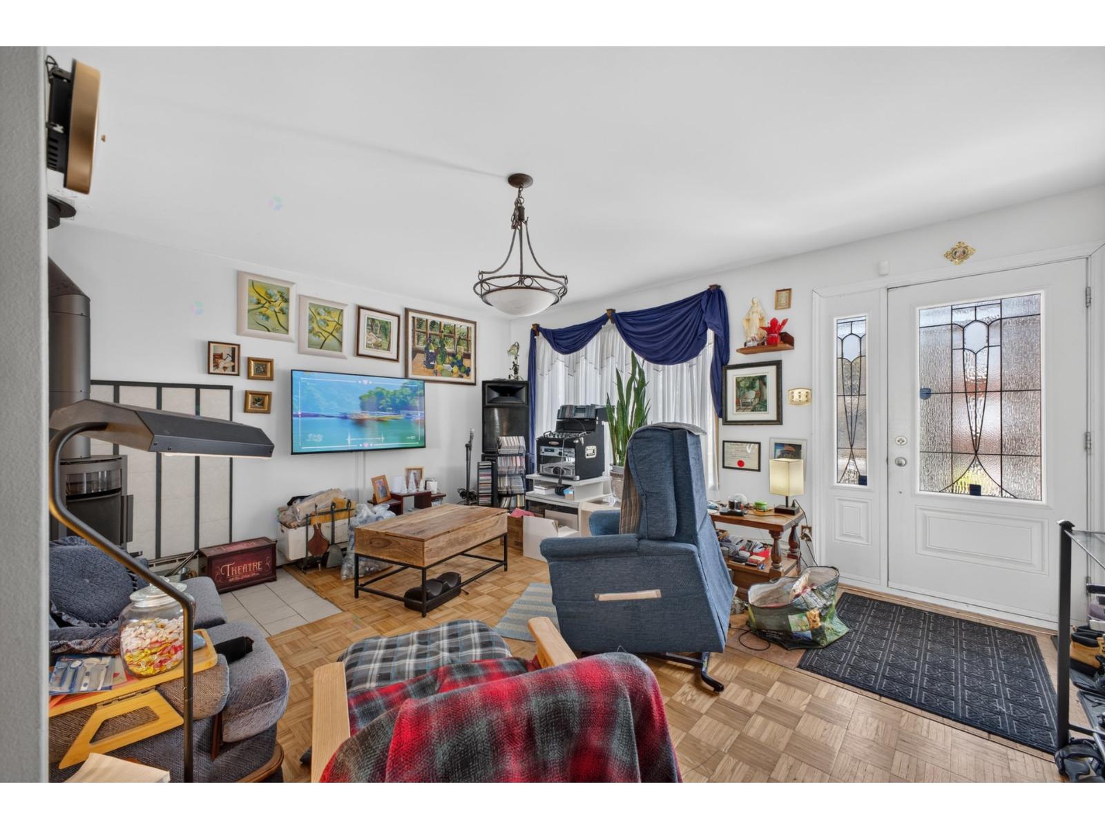 1834 Av. des Pins Longueuil (Le Vieux-Longueuil) Quebec Canada J4P3L2 3