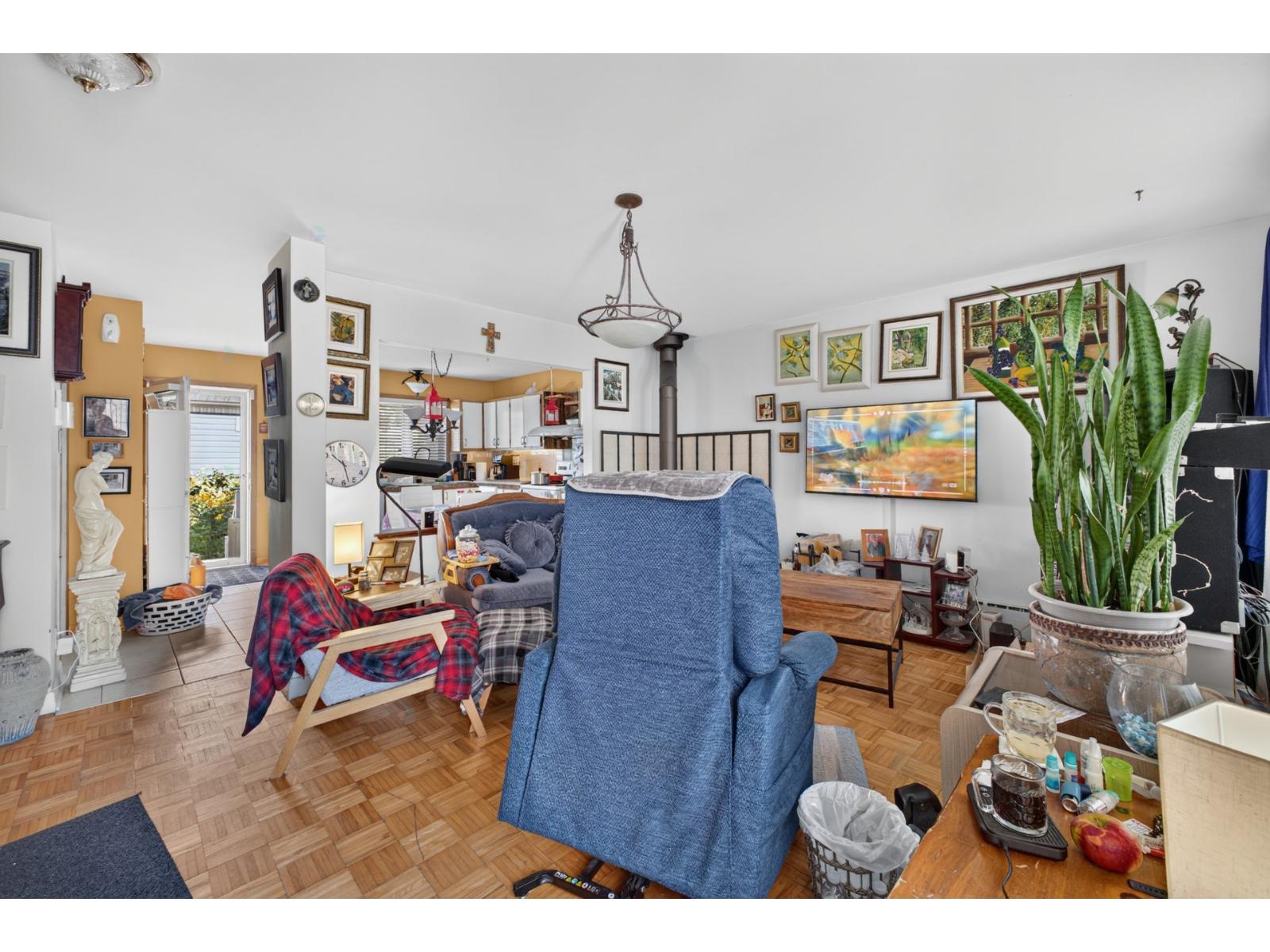 1834 Av. des Pins Longueuil (Le Vieux-Longueuil) Quebec Canada J4P3L2 4
