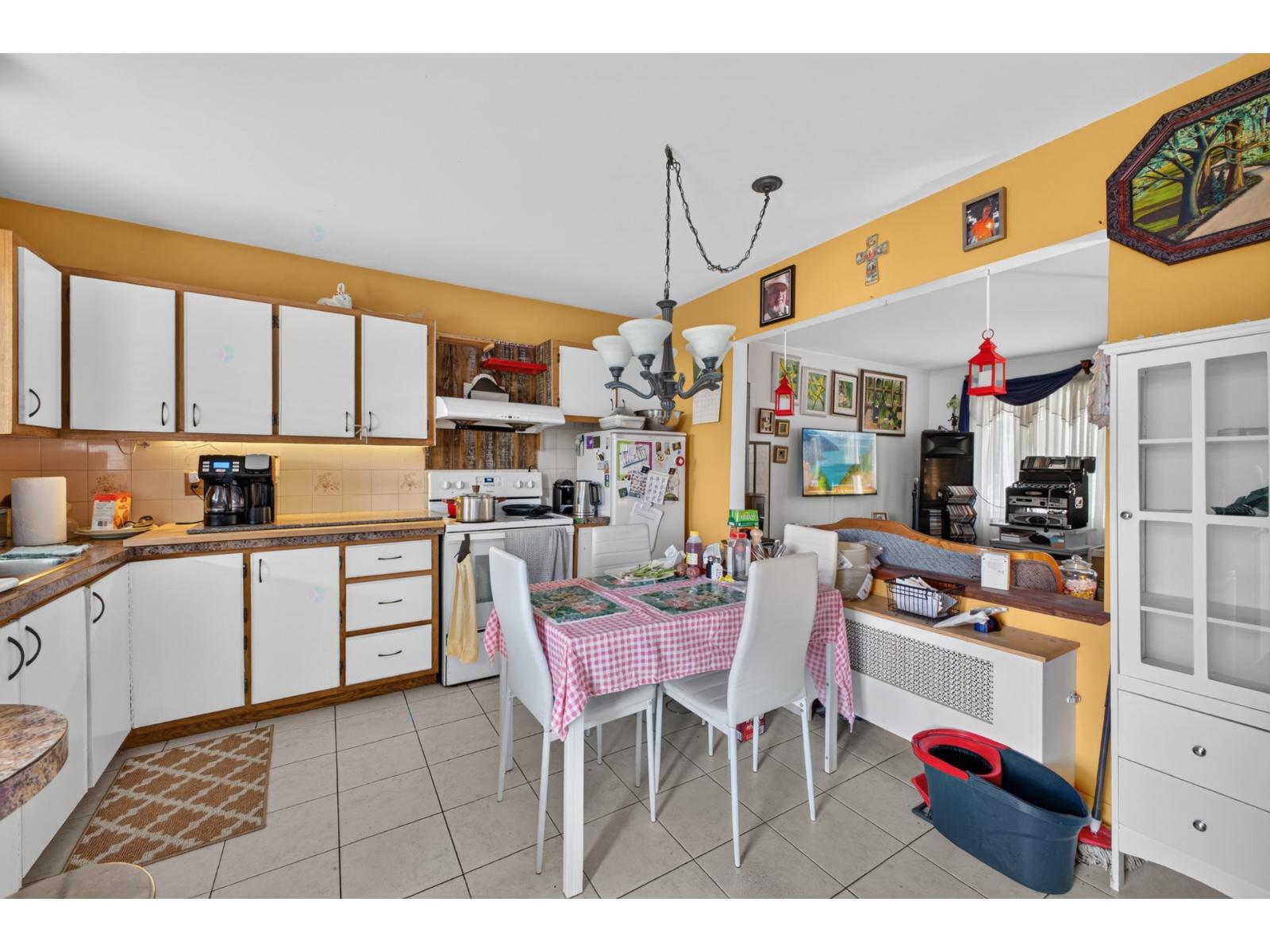 1834 Av. des Pins Longueuil (Le Vieux-Longueuil) Quebec Canada J4P3L2 5