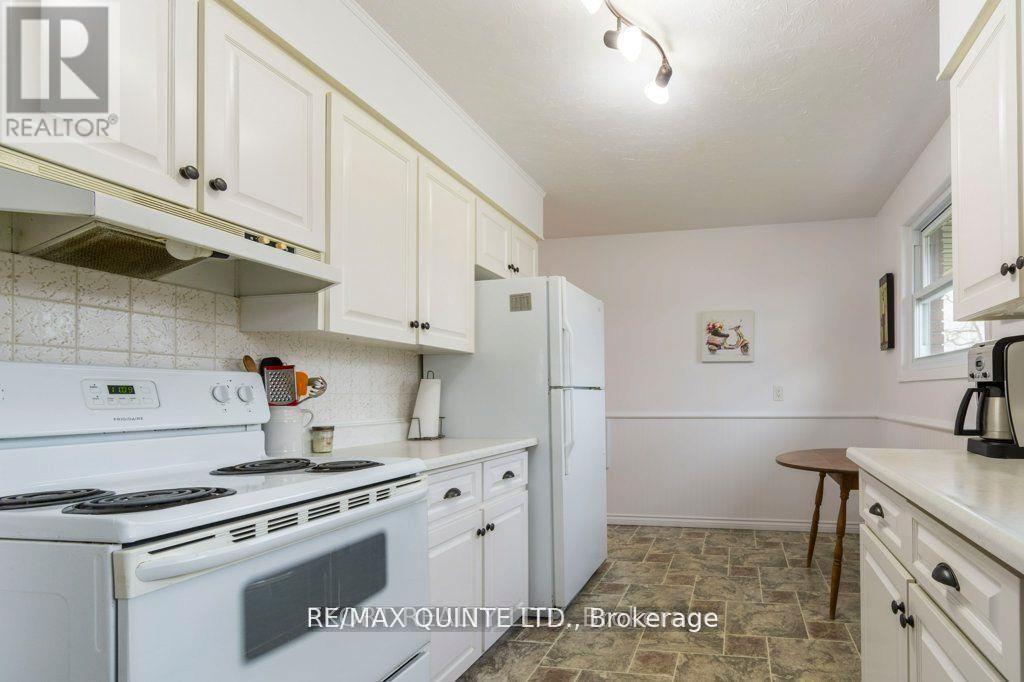 Upper - 239 Dundas Street W, Belleville, Ontario  K8P 1A9 - Photo 10 - X13674726
