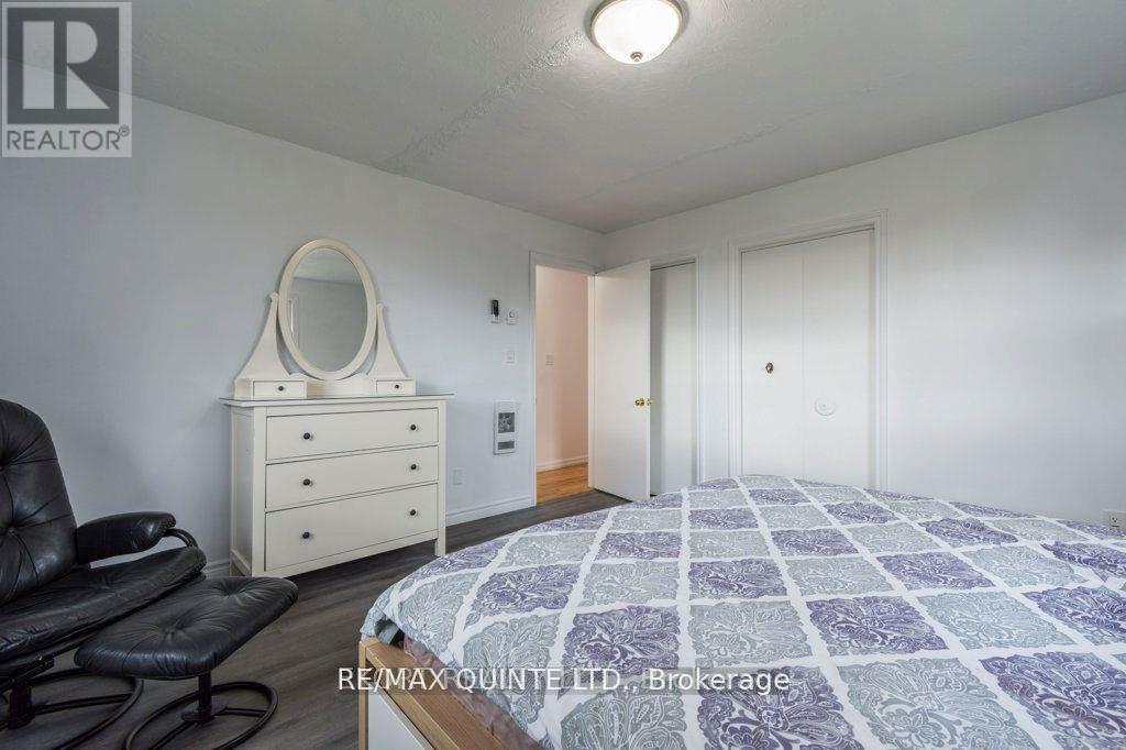 Upper - 239 Dundas Street W, Belleville, Ontario  K8P 1A9 - Photo 12 - X13674726