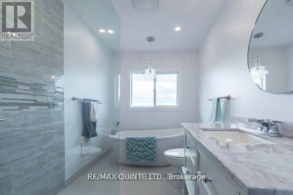Upper - 239 Dundas Street W, Belleville, Ontario  K8P 1A9 - Photo 14 - X13674726