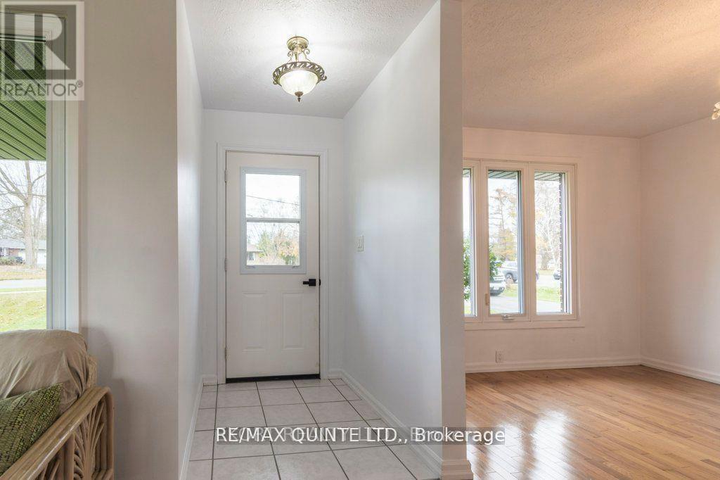 Upper - 239 Dundas Street W, Belleville, Ontario  K8P 1A9 - Photo 4 - X13674726