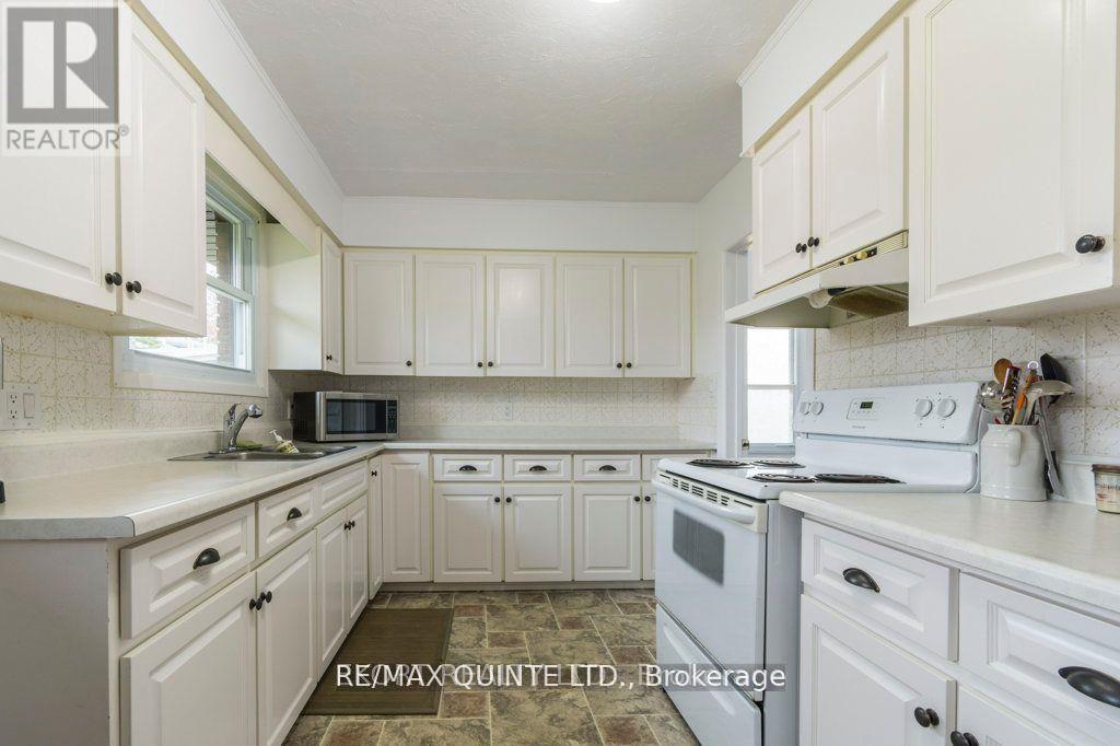 Upper - 239 Dundas Street W, Belleville, Ontario  K8P 1A9 - Photo 9 - X13674726