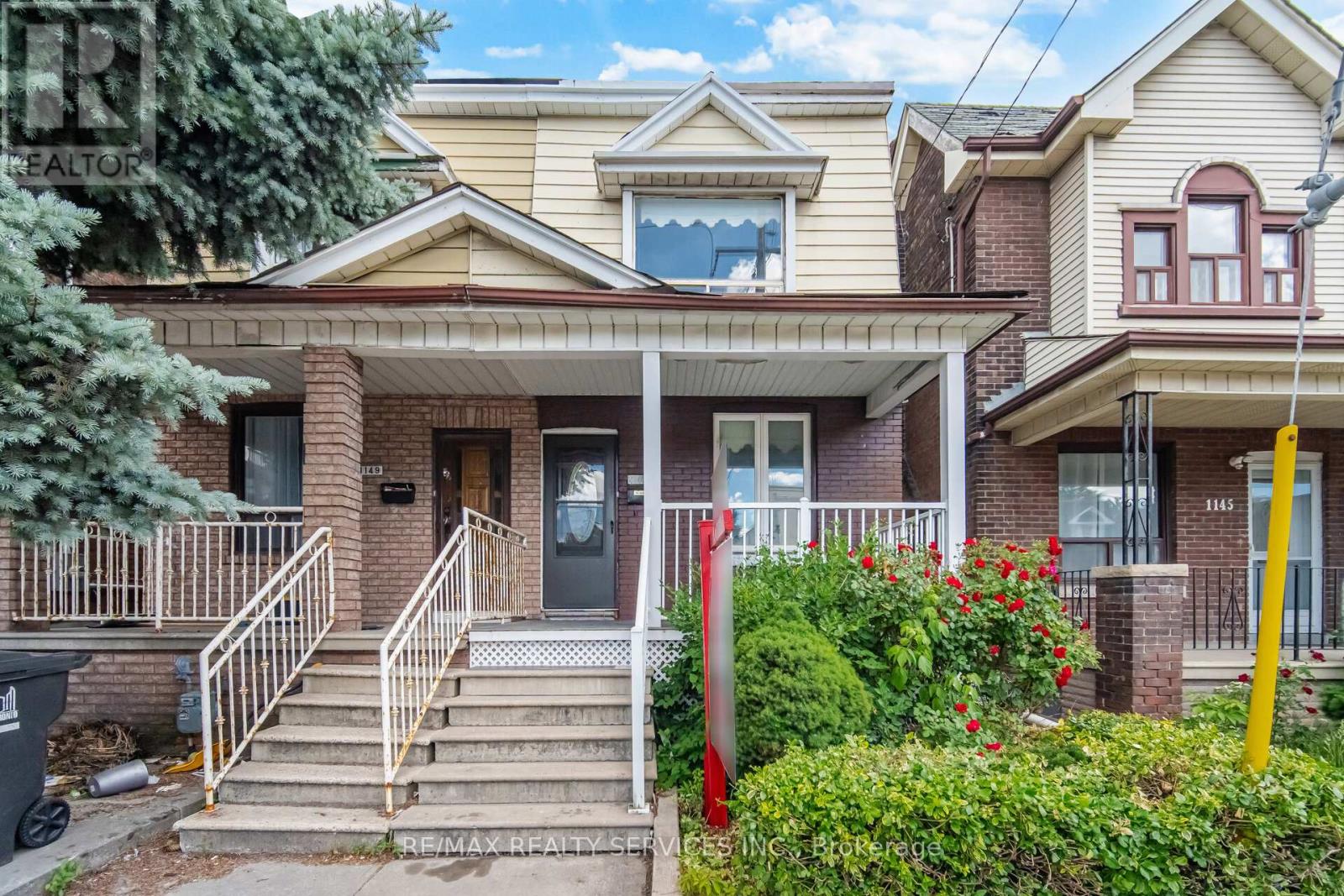 <div class="slider-price">$899,900</div><p>1147 Dufferin Street, Toronto, Ontario</p>