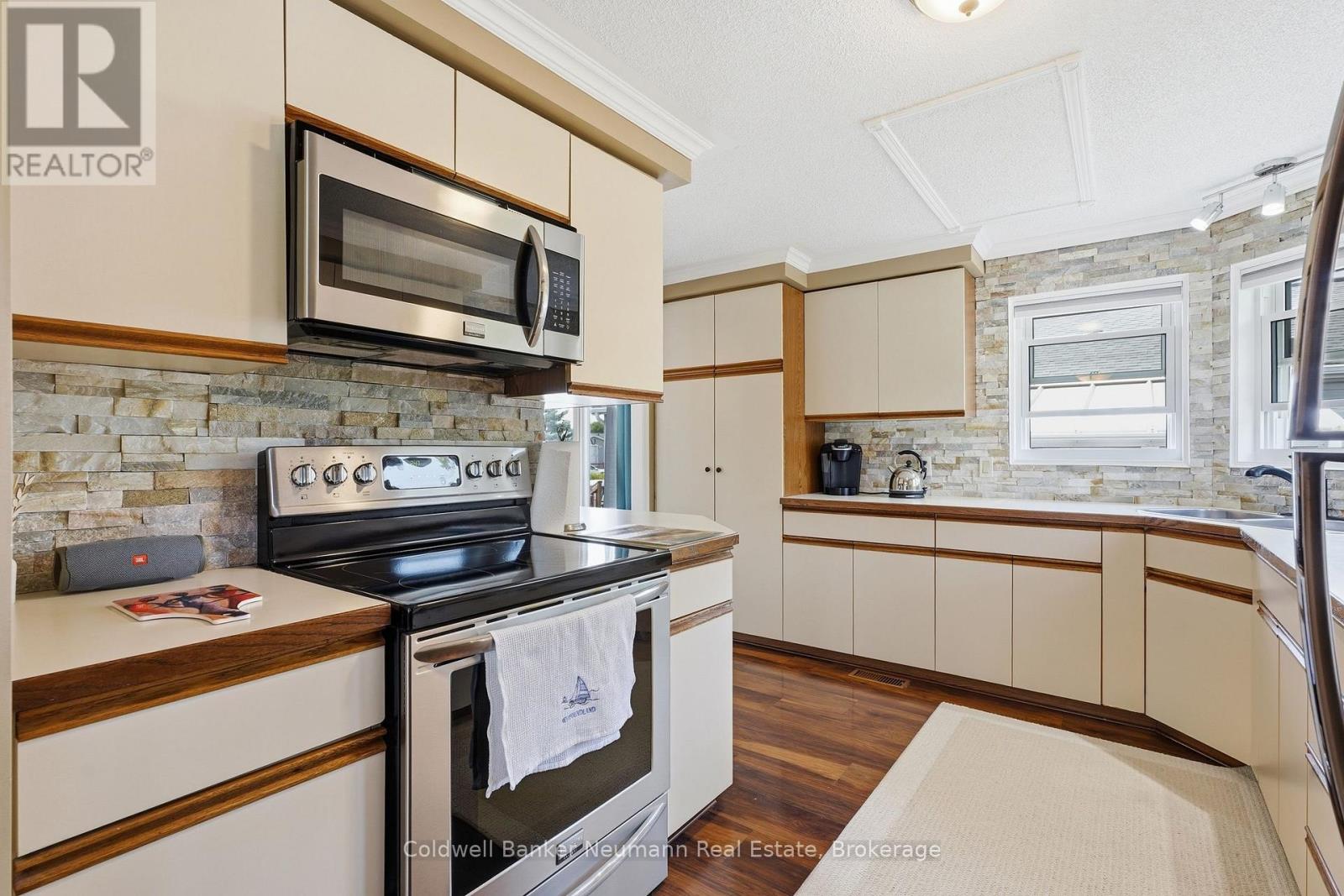 9 Basswood Road, Puslinch, Ontario  N0B 2J0 - Photo 7 - X13674806