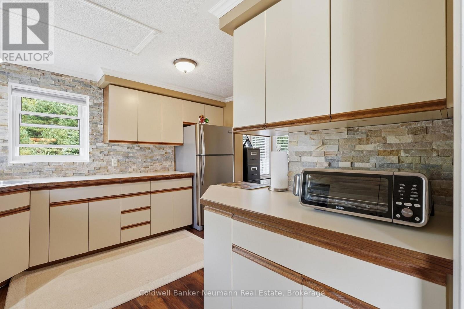 9 Basswood Road, Puslinch, Ontario  N0B 2J0 - Photo 9 - X13674806