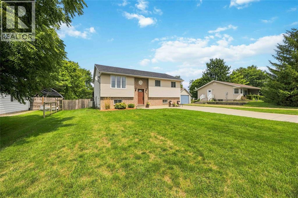 565 Erie Street, Plympton-Wyoming, Ontario  N0N 1T0 - Photo 3 - 26019780