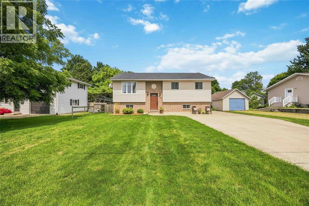 565 Erie Street, Plympton-Wyoming, Ontario  N0N 1T0 - Photo 2 - 26019780