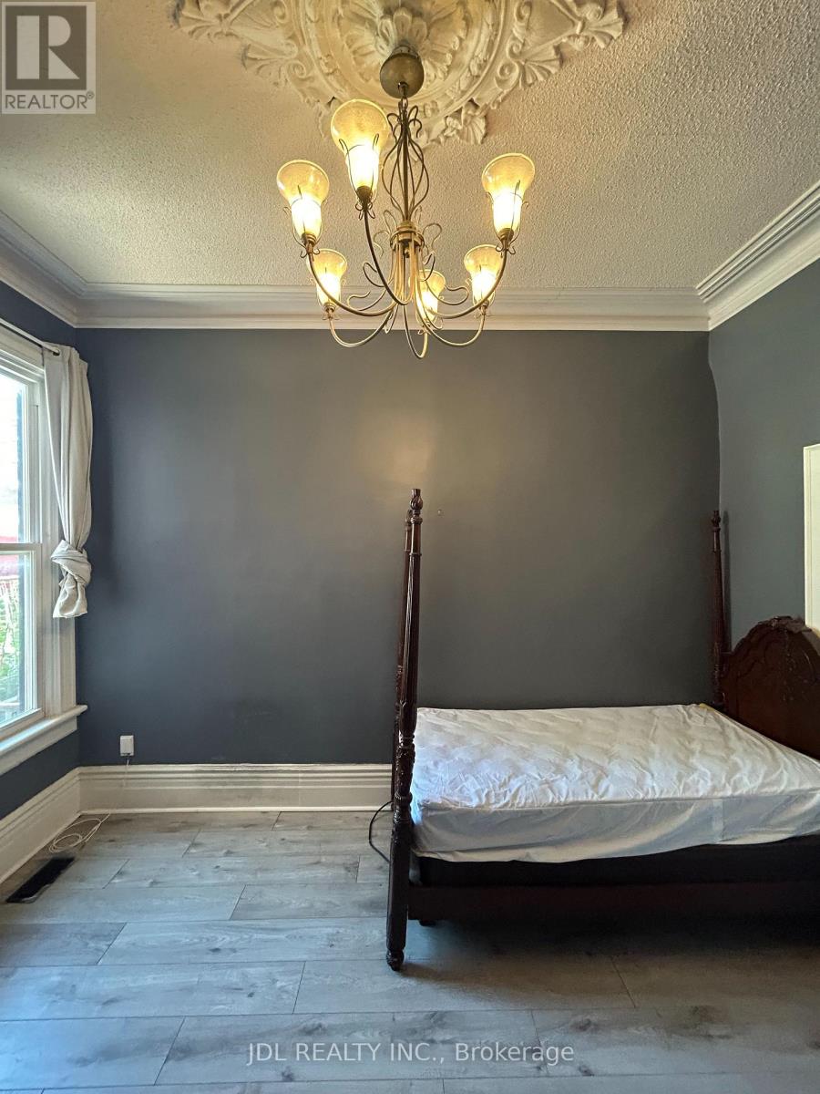 Suite A Main Floor - 137 Denison Ave Avenue, Toronto, Ontario  M5T 2N2 - Photo 3 - C13674686