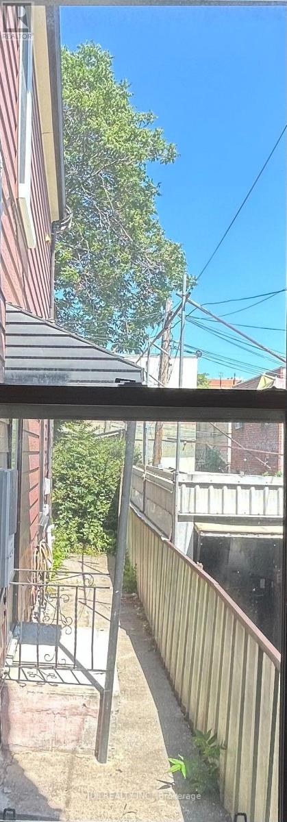 Suite A Main Floor - 137 Denison Ave Avenue, Toronto, Ontario  M5T 2N2 - Photo 6 - C13674686