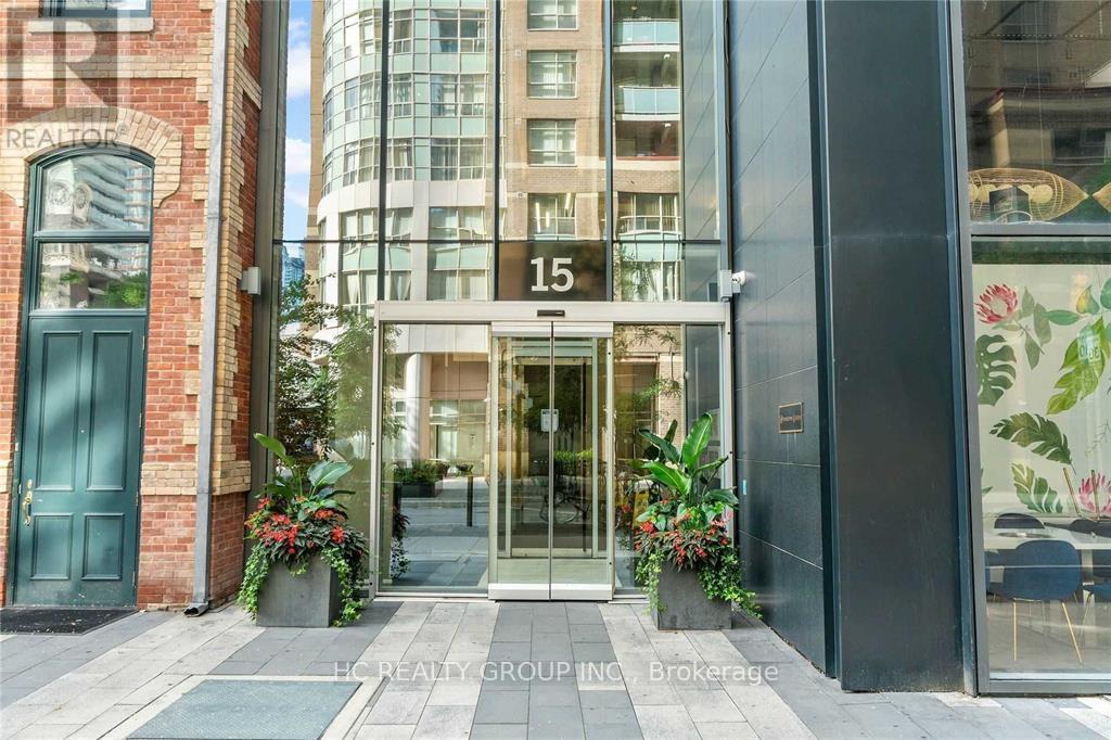 1605 - 15 Grenville Street, Toronto, Ontario  M4Y 0B9 - Photo 2 - C13674822