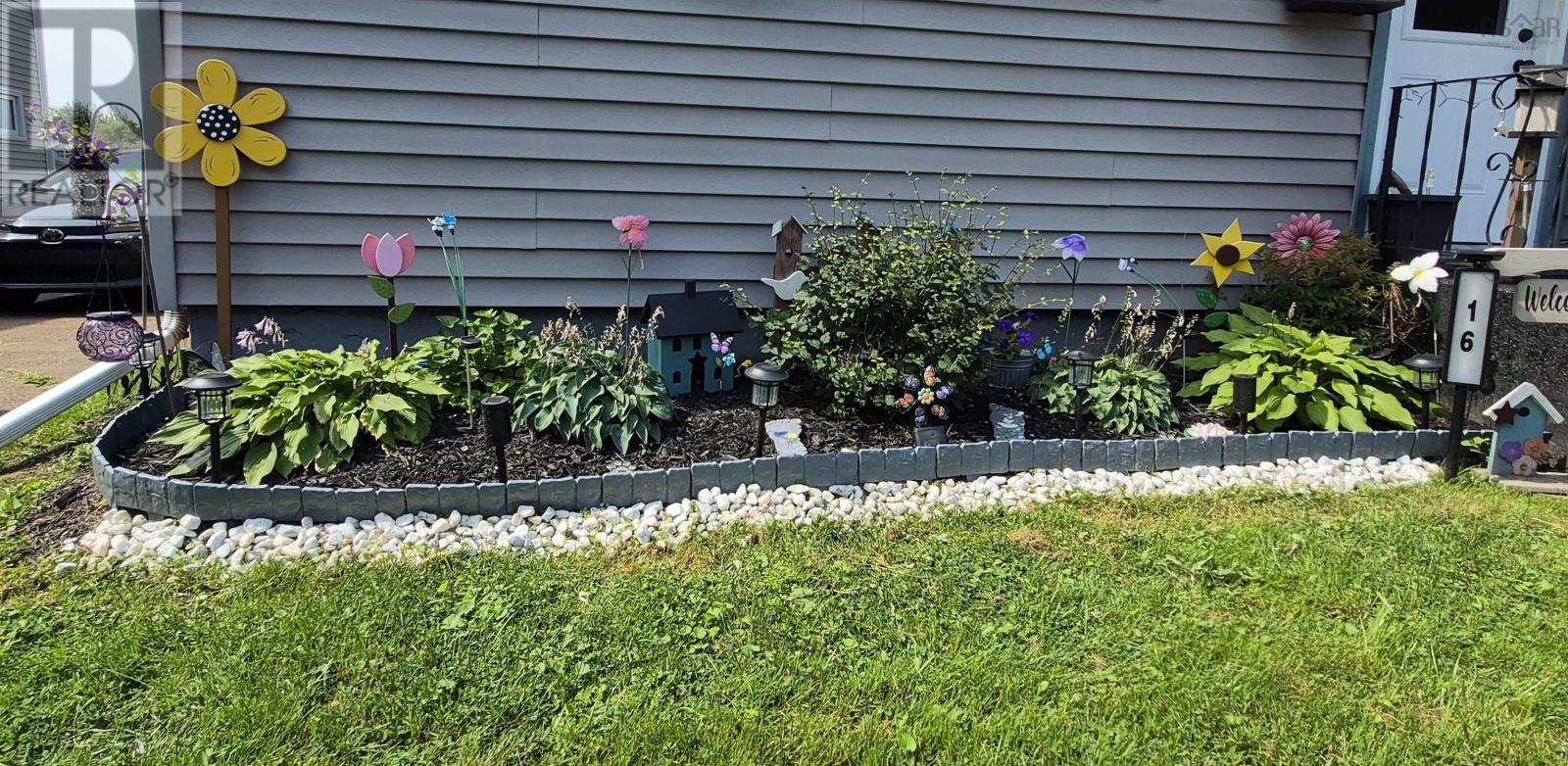 16 Copp Avenue, Amherst, Nova Scotia  B4H 2T4 - Photo 3 - 202620345
