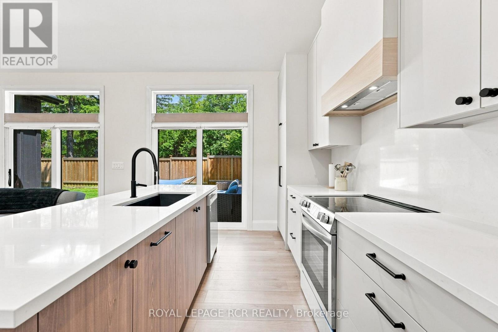 23 Mark Street, Aurora, Ontario  L4G 1L4 - Photo 5 - N13674734