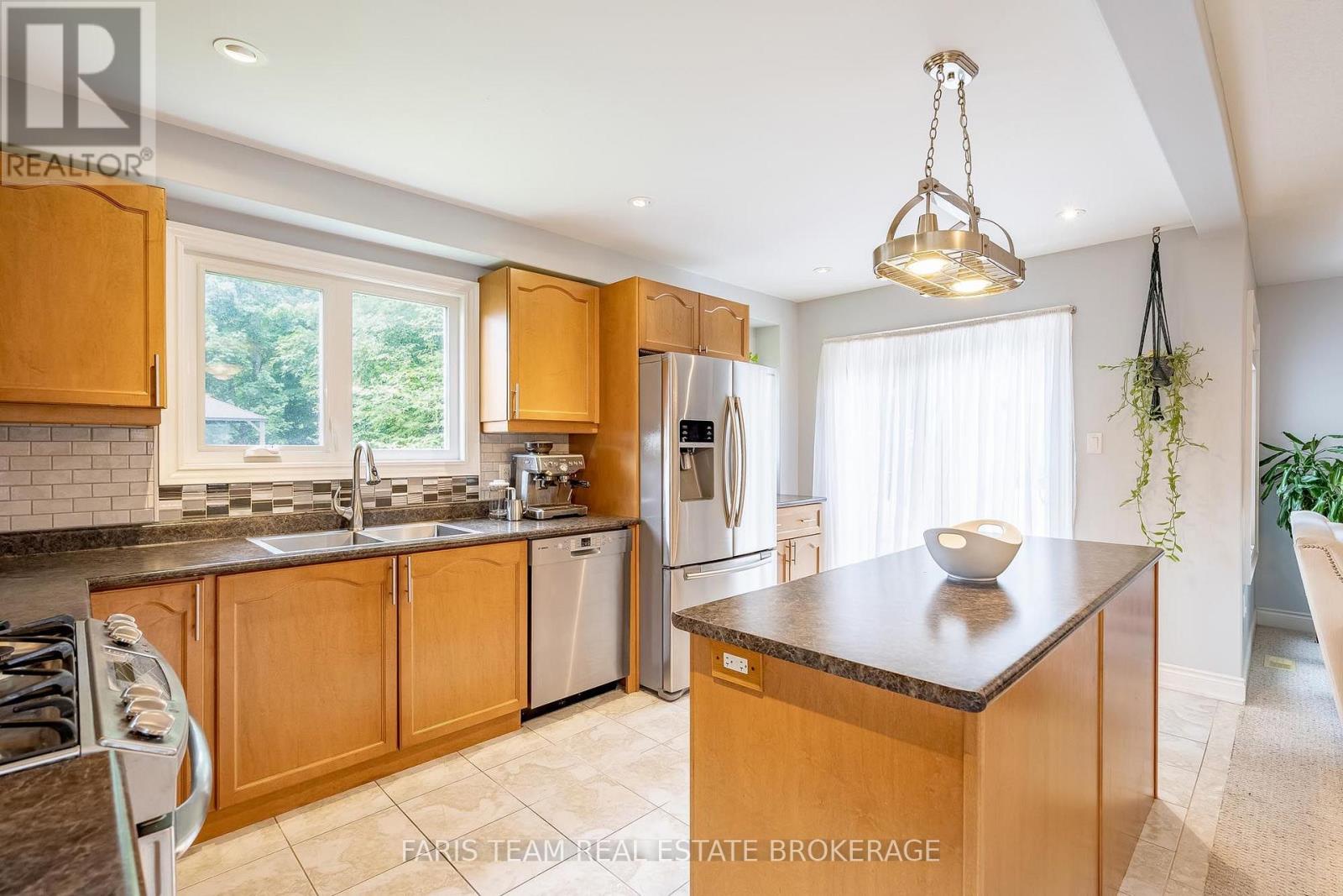 7 Mancini Drive, Essa (Angus), Ontario  L0M 1B1 - Photo 7 - N13674820