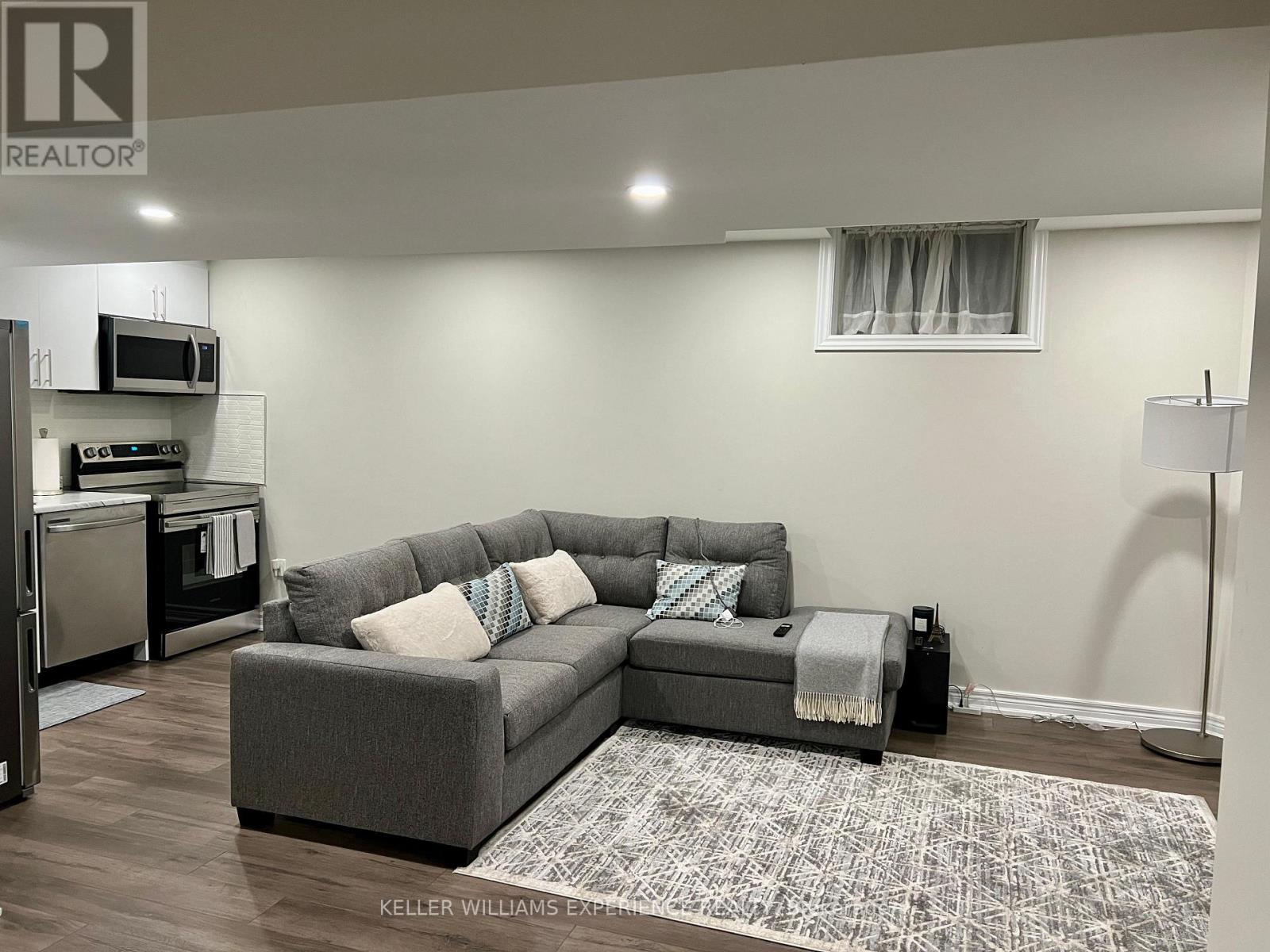 8 GRACE CRESCENT, Barrie, Ontario