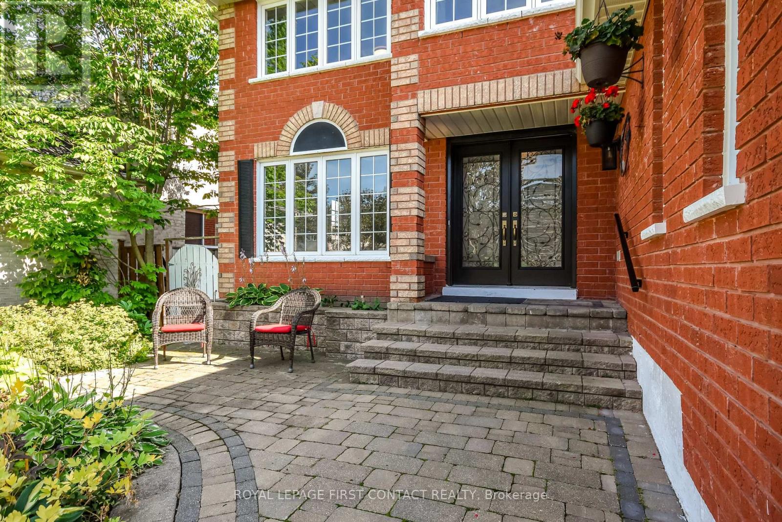34 Bear Creek Drive, Barrie, Ontario L4N 9M6 - Photo 2 - S13674846