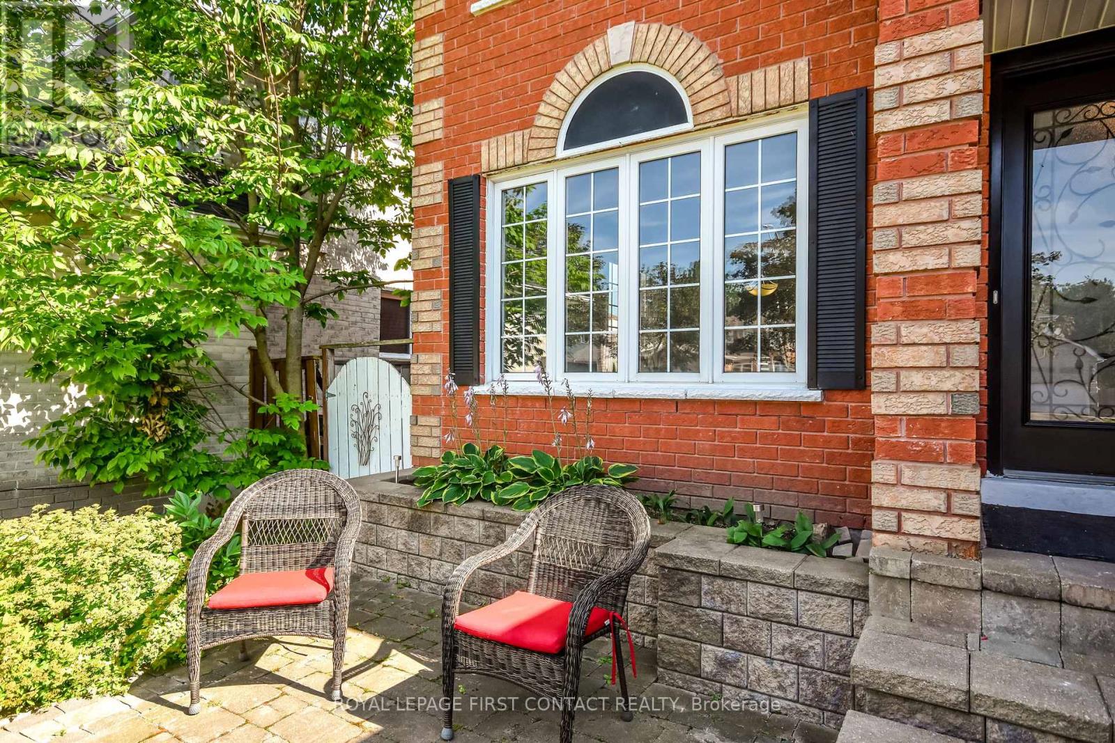 34 Bear Creek Drive, Barrie, Ontario L4N 9M6 - Photo 3 - S13674846