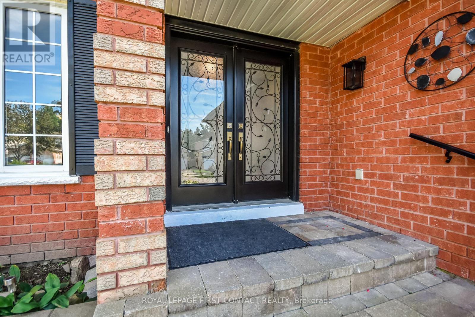 34 Bear Creek Drive, Barrie, Ontario L4N 9M6 - Photo 4 - S13674846