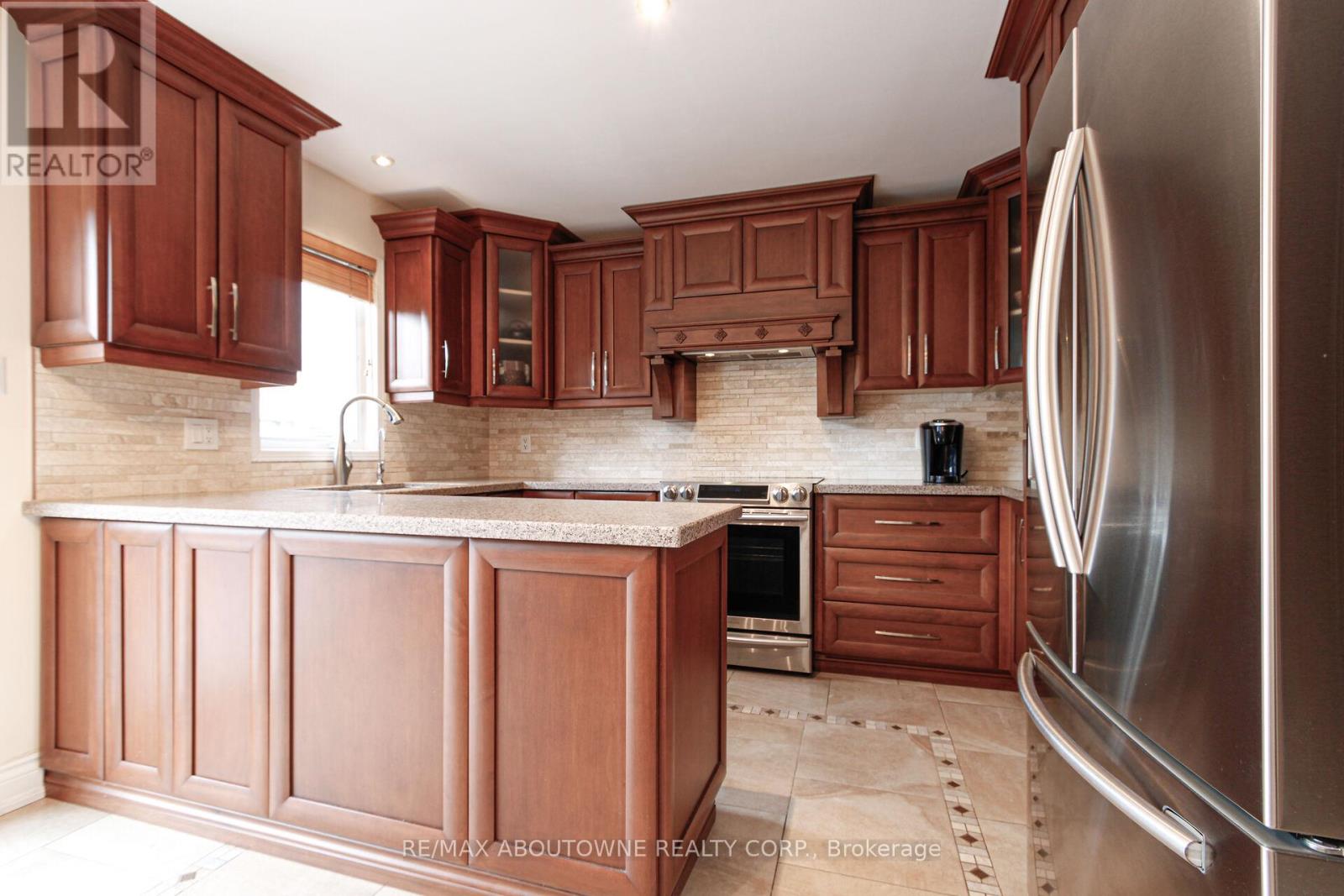 2216 Norfolk Drive, Oakville, Ontario  L6H 6H4 - Photo 13 - W13674714