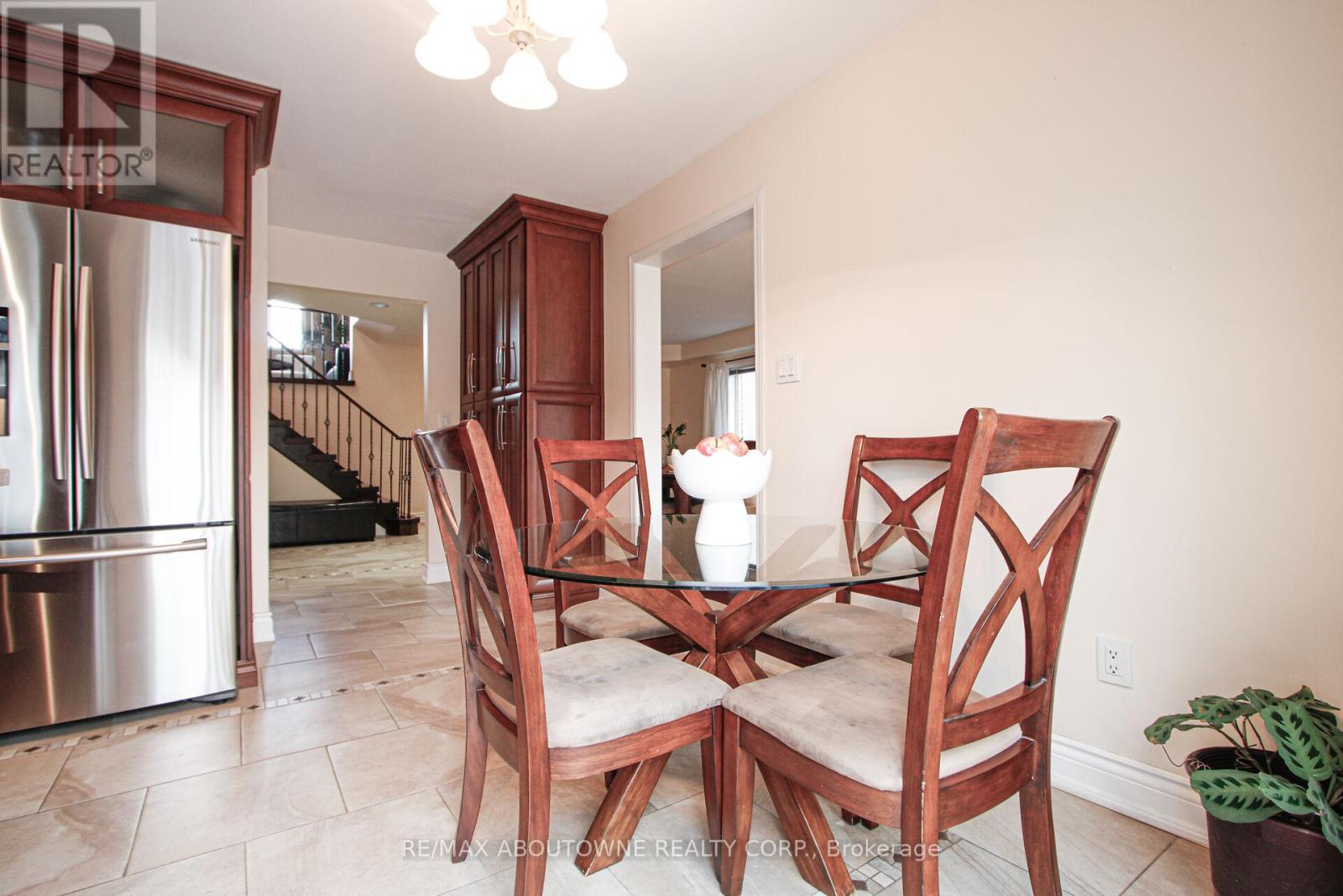 2216 Norfolk Drive, Oakville, Ontario  L6H 6H4 - Photo 15 - W13674714
