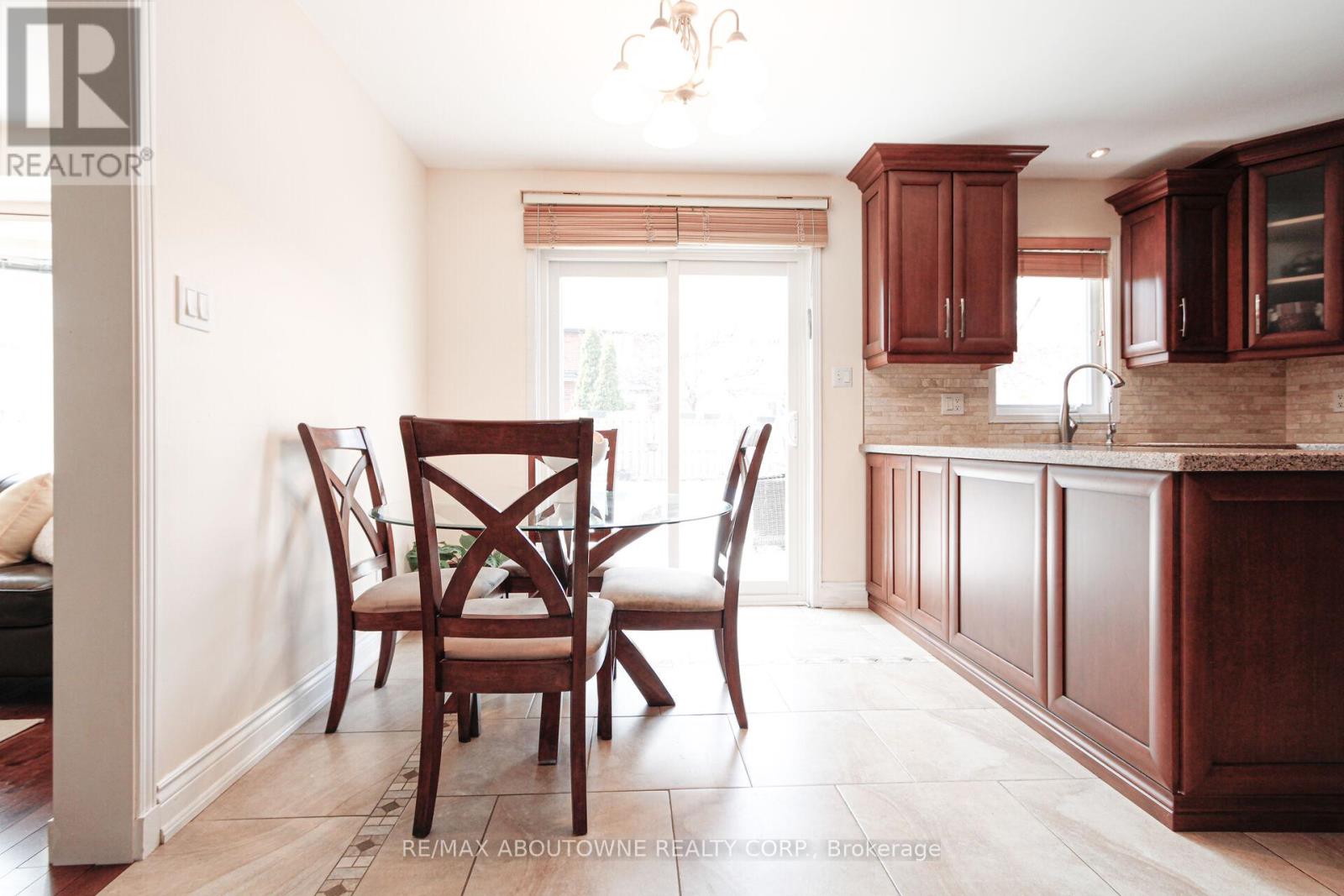 2216 Norfolk Drive, Oakville, Ontario  L6H 6H4 - Photo 17 - W13674714