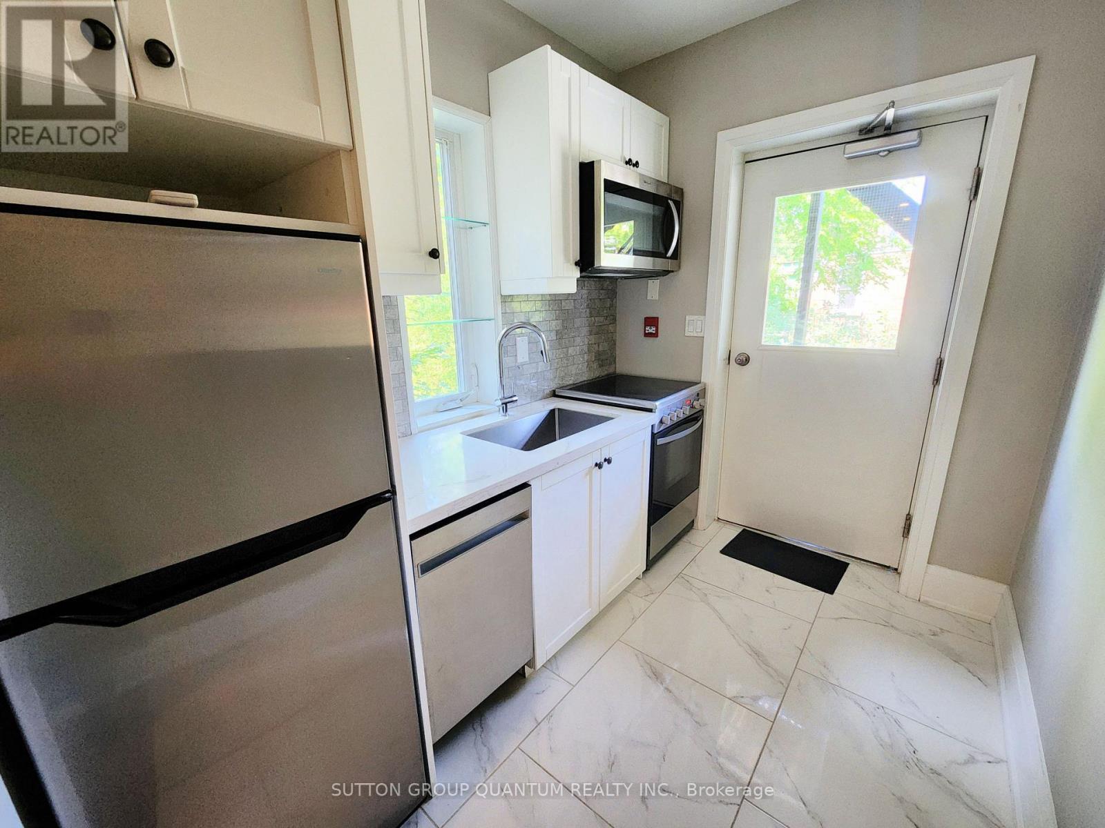 2 - 28 Boustead Avenue, Toronto, Ontario M6R 1Y9 - Photo 6 - W13674756