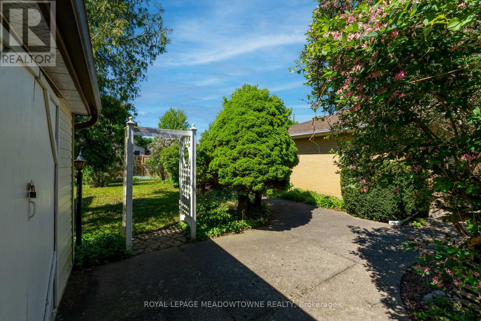 177 Delrex Boulevard, Halton Hills, Ontario  L7G 4E4 - Photo 20 - W13674776