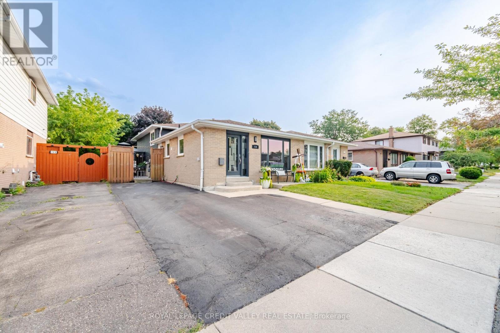 250 Archdekin Drive, Brampton (Madoc), Ontario  L6V 1Z2 - Photo 4 - W13674778
