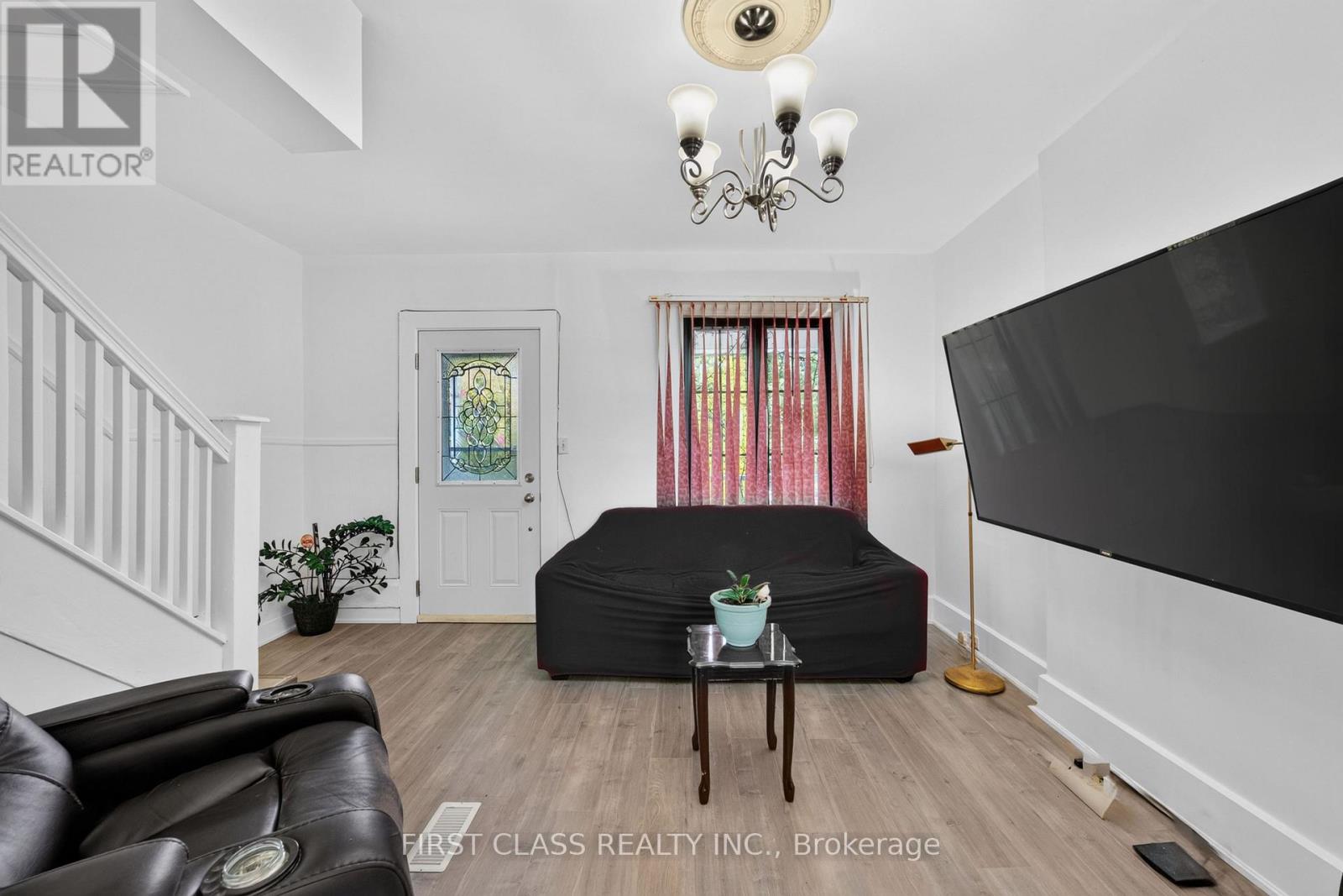 150 Caledonia Road, Toronto, Ontario  M6E 4S7 - Photo 3 - W13674836