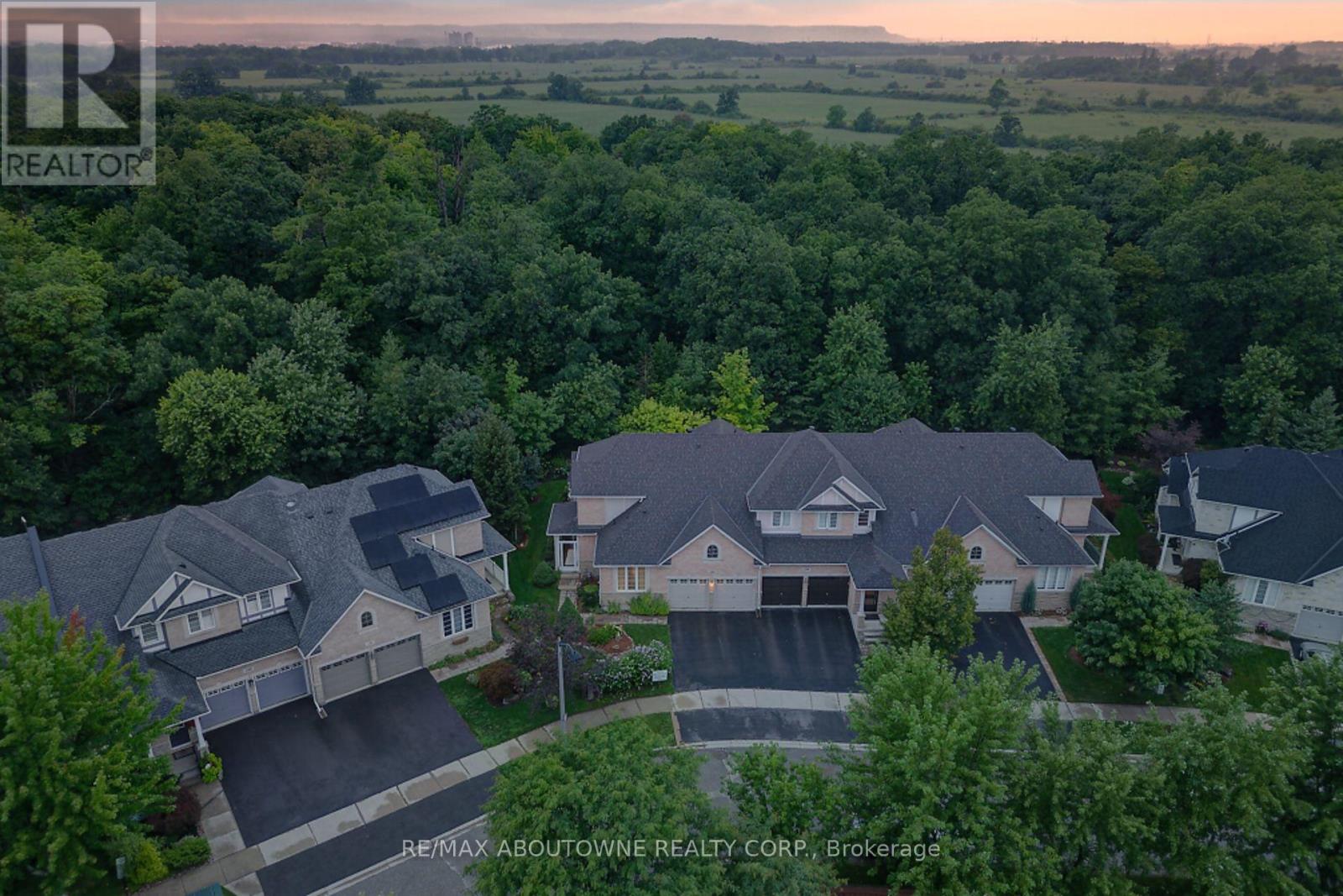 2196 Emily Circle, Oakville, Ontario  L6M 0E5 - Photo 2 - W13674842