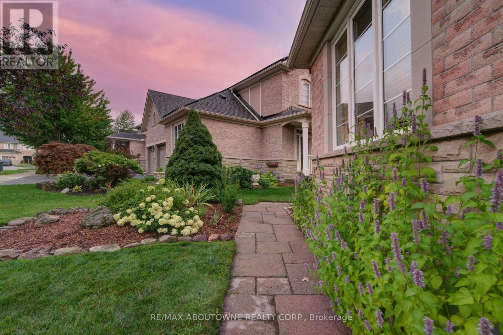 2196 Emily Circle, Oakville, Ontario  L6M 0E5 - Photo 4 - W13674842