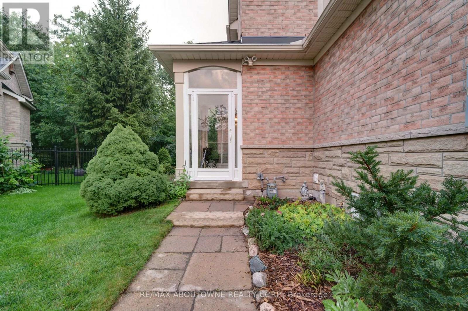 2196 Emily Circle, Oakville, Ontario  L6M 0E5 - Photo 5 - W13674842