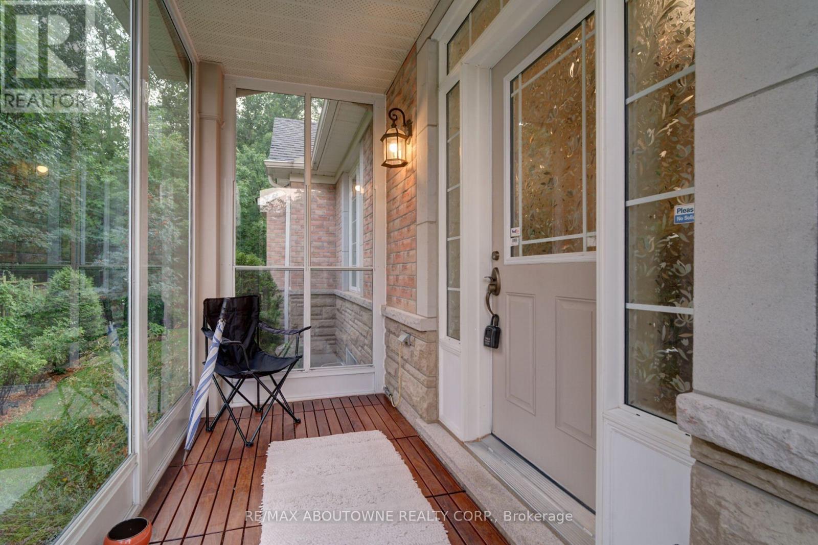 2196 Emily Circle, Oakville, Ontario  L6M 0E5 - Photo 6 - W13674842
