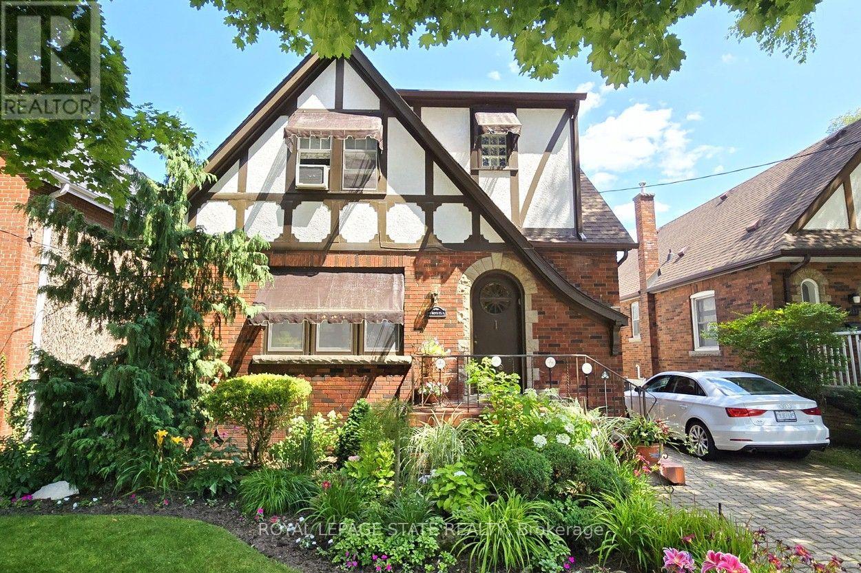 107 BOND STREET S, Hamilton, Ontario