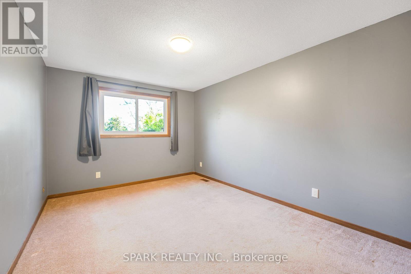 28 Lampman Crescent, Thorold, Ontario  L2V 4K7 - Photo 15 - X13674798