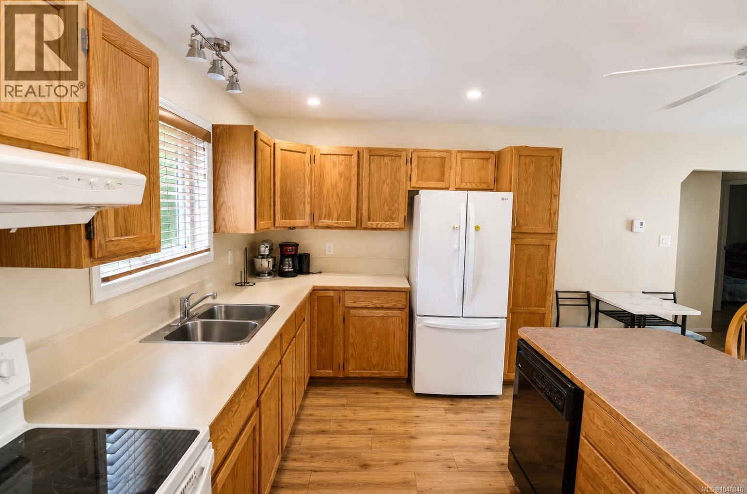 F 1670 Piercy Ave, Courtenay, British Columbia  V9N 3E9 - Photo 4 - 1046846