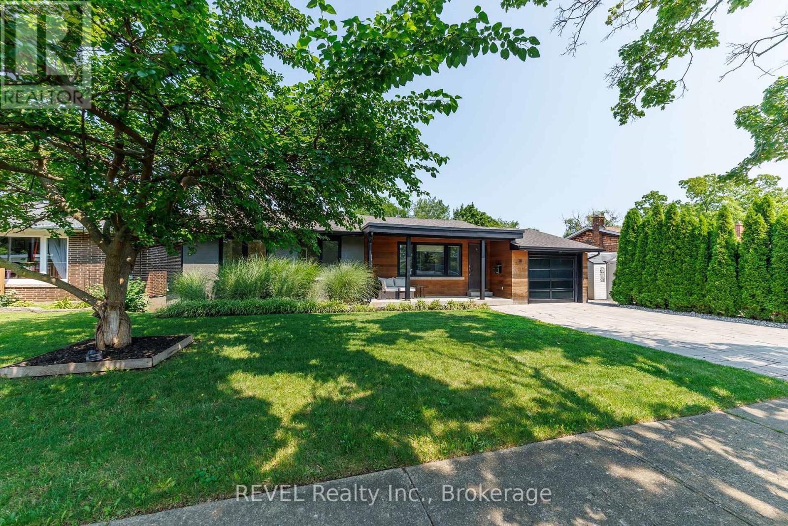 38 Briarsdale Drive, St. Catharines, Ontario  L2T 2Z5 - Photo 2 - X13674984