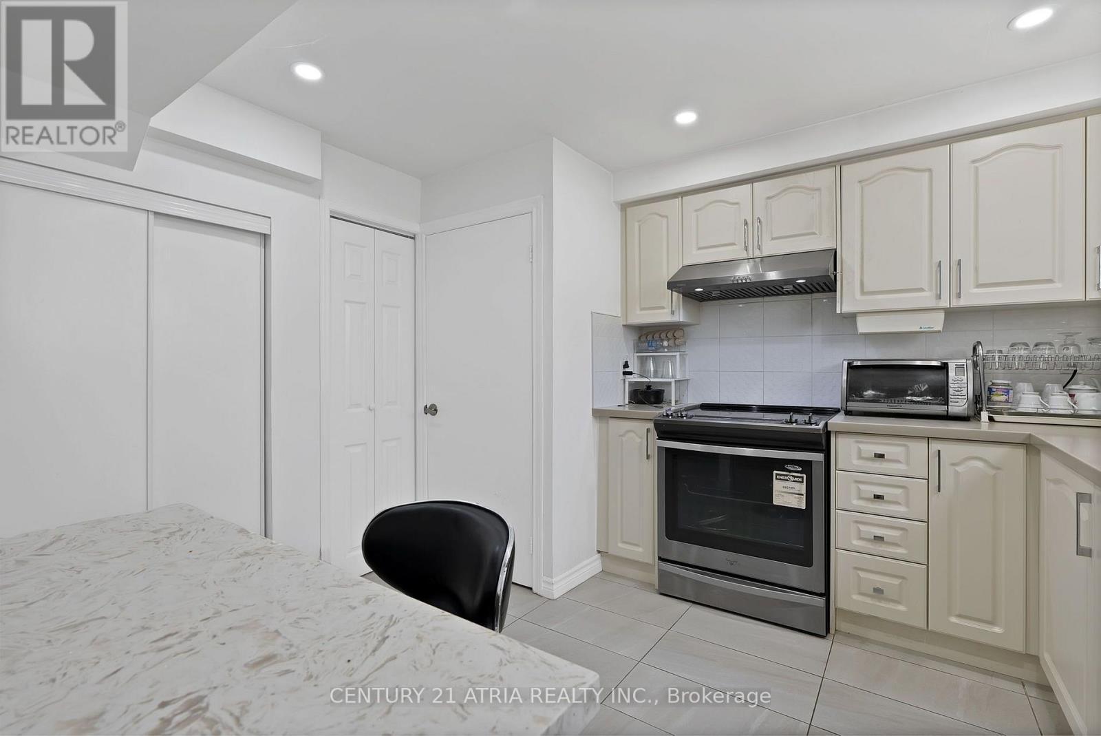 56 Tobermory Drive, Toronto, Ontario M3N 2R9 - Photo 23 - W13657288
