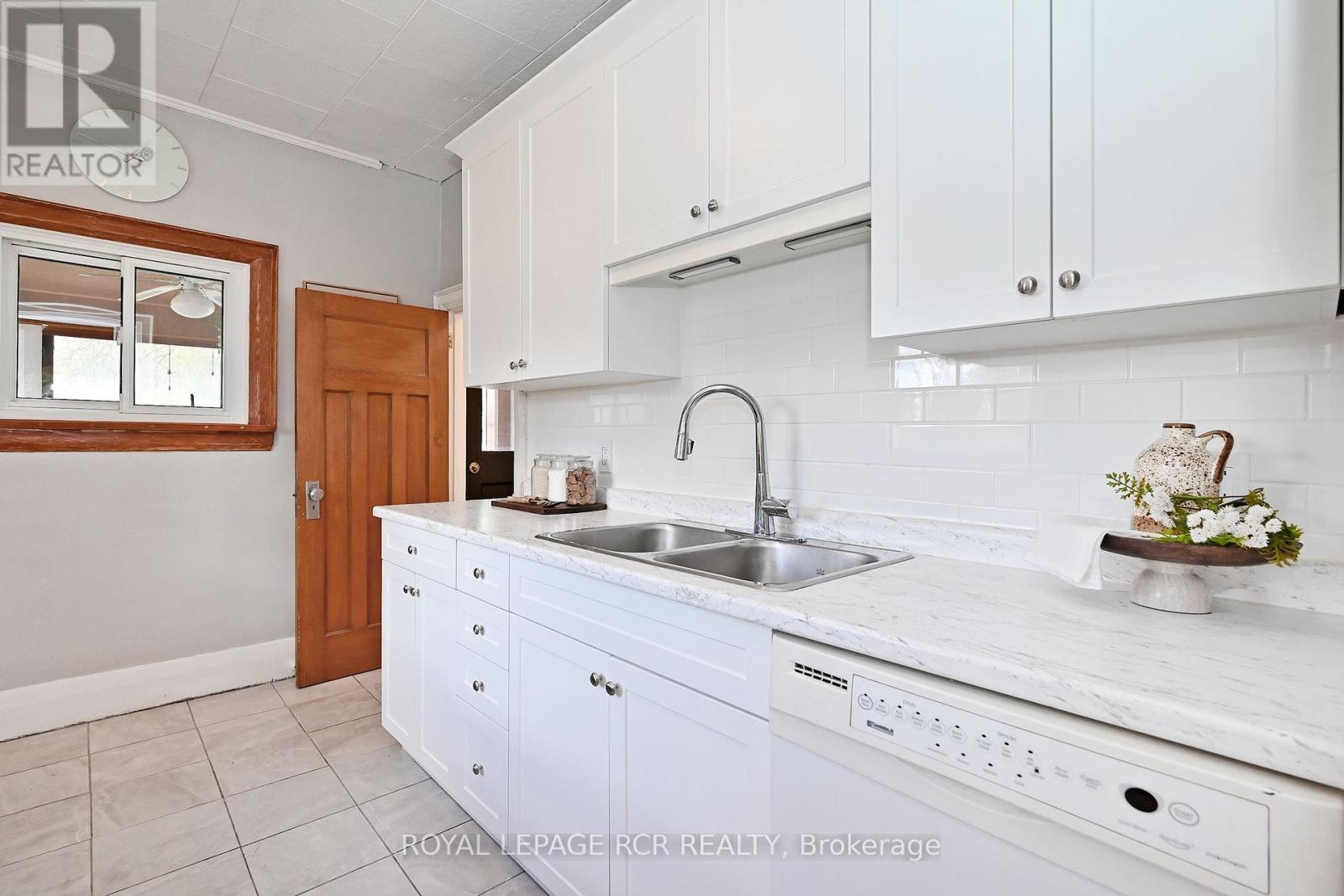 116 Buckingham Avenue, Oshawa, Ontario  L1G 2K5 - Photo 10 - E13674886