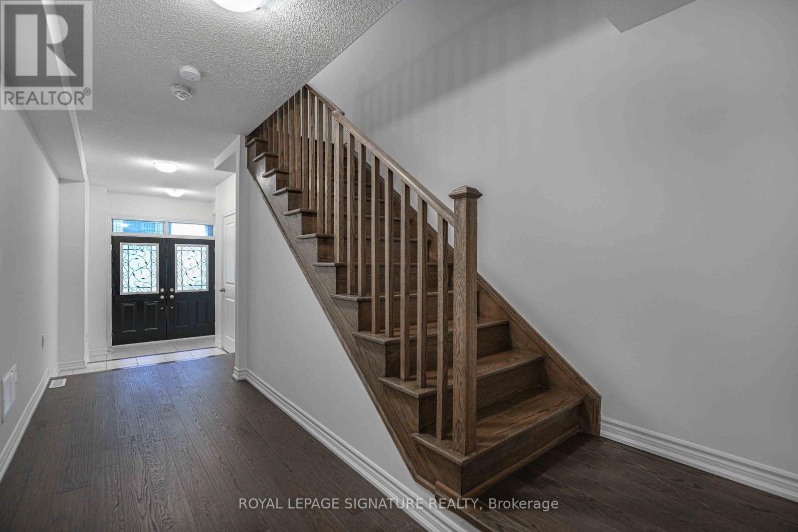 6 Ginno Lane, Ajax, Ontario  L1S 0H3 - Photo 3 - E13674888