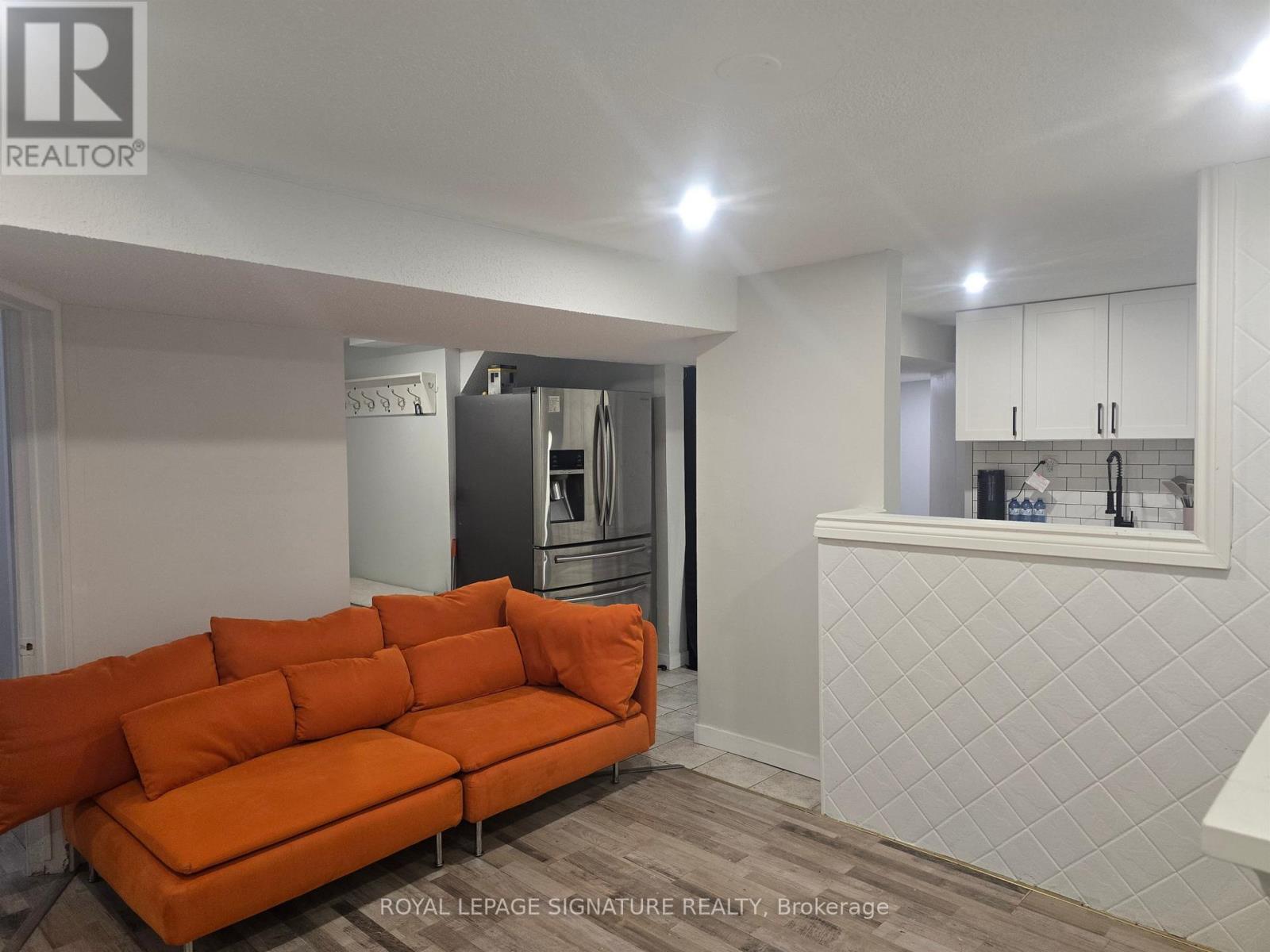 Lower - 211 Glen Hill Drive, Whitby, Ontario  L1N 7J5 - Photo 4 - E13674992