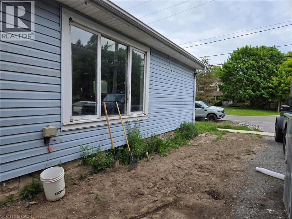 303 S Ridge Road, Fort Erie, Ontario  L0S 1N0 - Photo 8 - 40850462