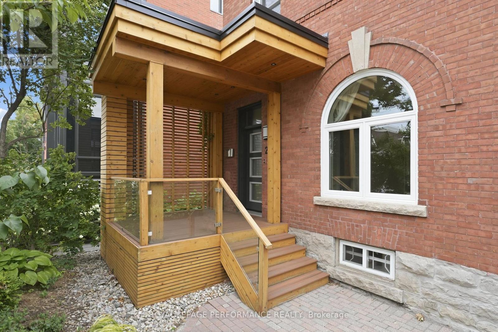 284 Crichton Street, Ottawa, Ontario  K1M 1W4 - Photo 2 - X13674934