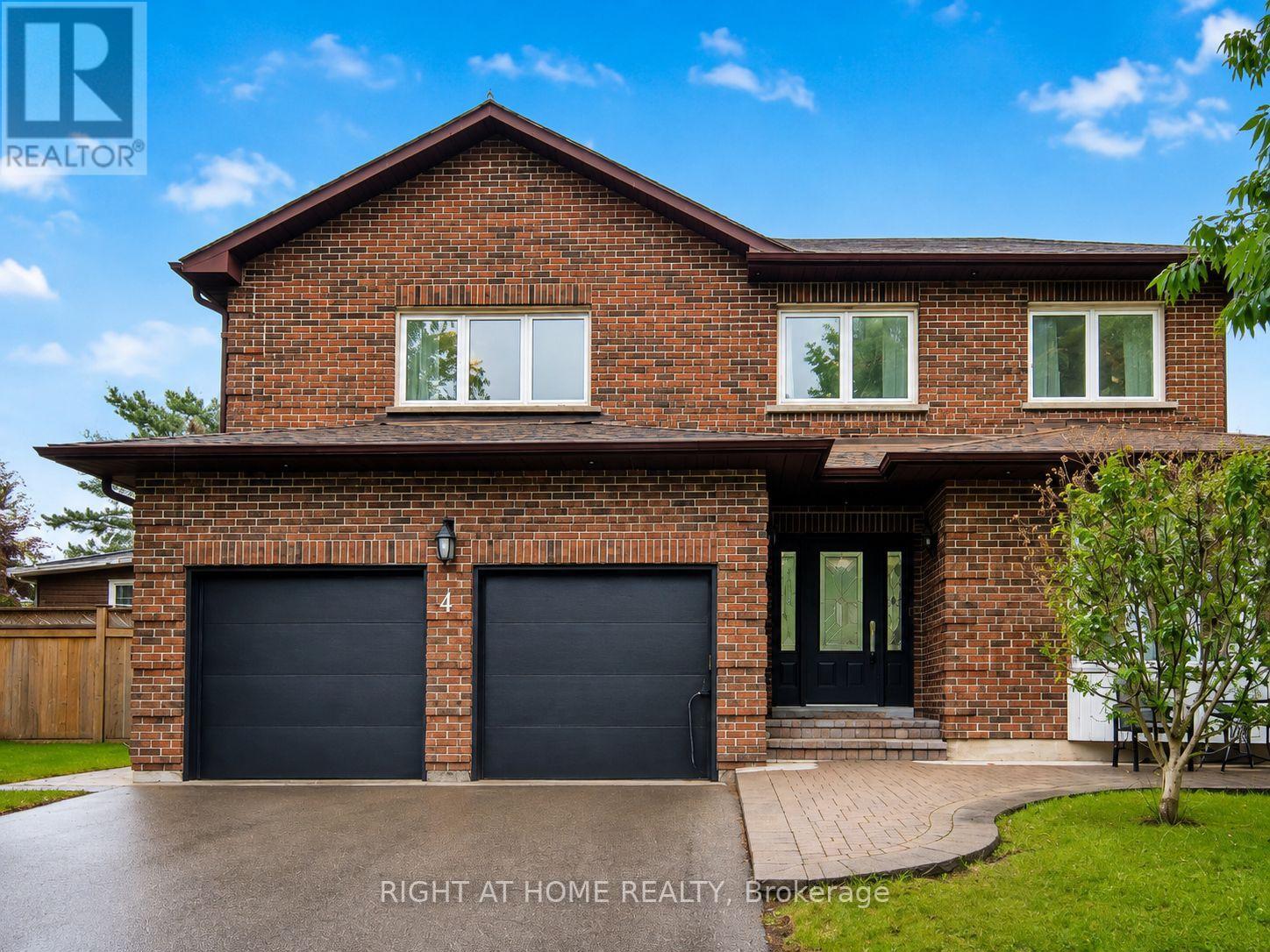 4 SIMMONS CRESCENT, Aurora, Ontario
